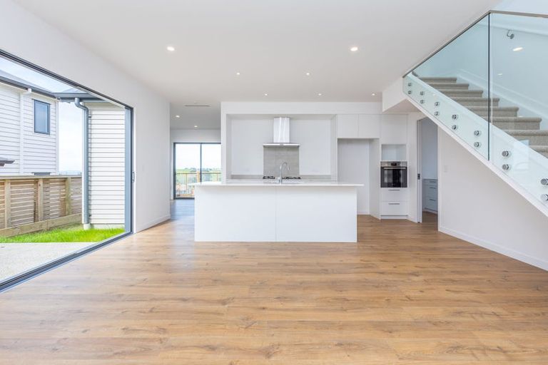 Photo of property in 9 Kumukumu Road, Long Bay, Auckland, 0630