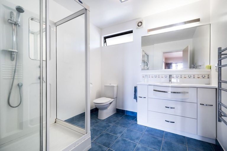 Photo of property in 68 The Terrace, Herald Island, Auckland, 0618