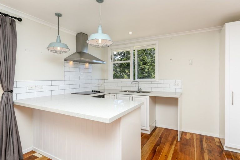 Photo of property in 6a Granby Place, Westown, New Plymouth, 4310