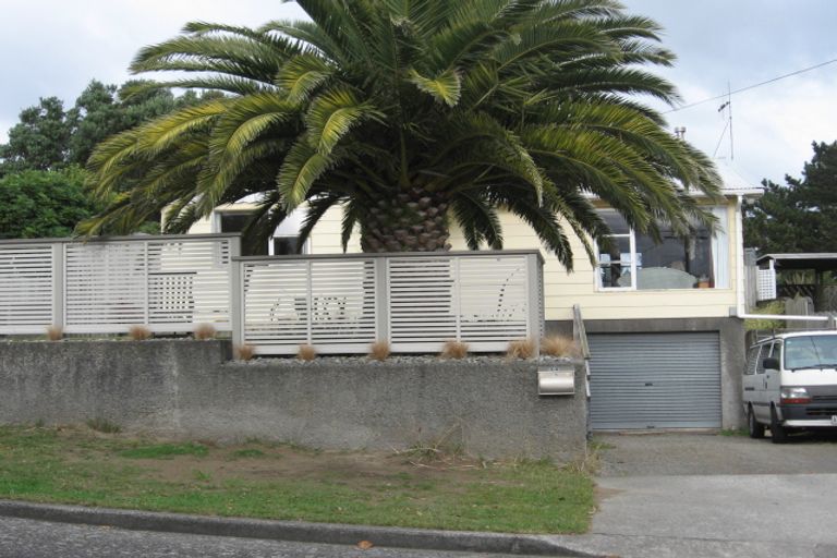 Photo of property in 14 Gavin Road, Raumati Beach, Paraparaumu, 5032