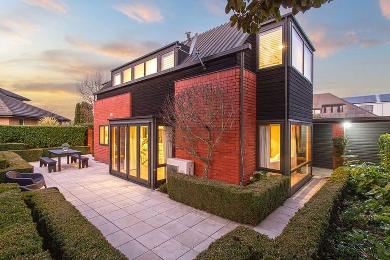 Photo of property in 114b Memorial Avenue, Burnside, Christchurch, 8053