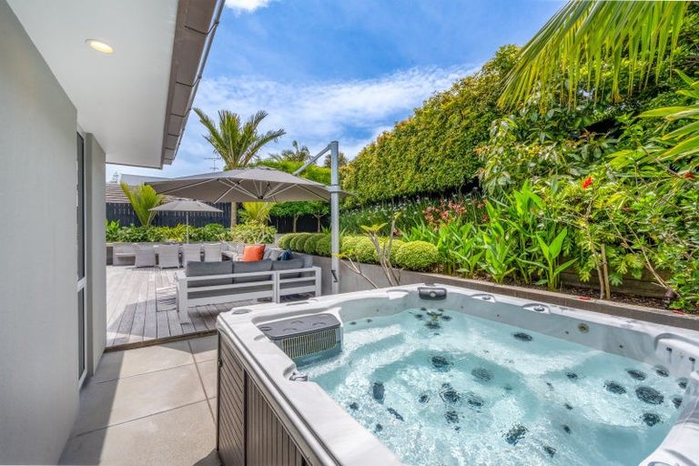 Photo of property in 100 Beach Road, Mellons Bay, Auckland, 2014