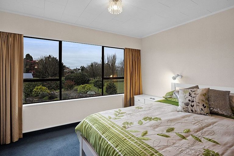 Photo of property in 20 Chartwell Drive, Eltham, 4322