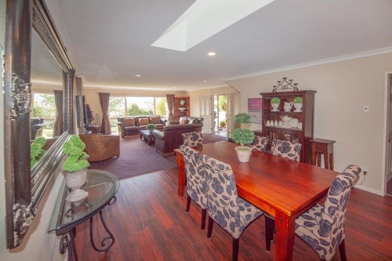 Photo of property in 6 Halewood Grove, Churton Park, Wellington, 6037