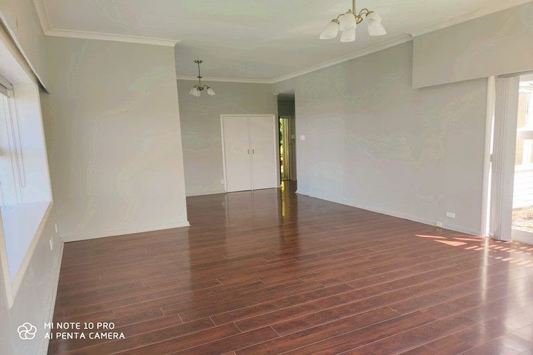 Photo of property in 9 Midway Avenue, Castor Bay, Auckland, 0620