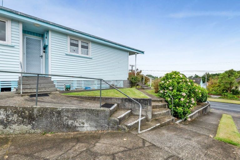 Photo of property in 79 Omata Road, Marfell, New Plymouth, 4310