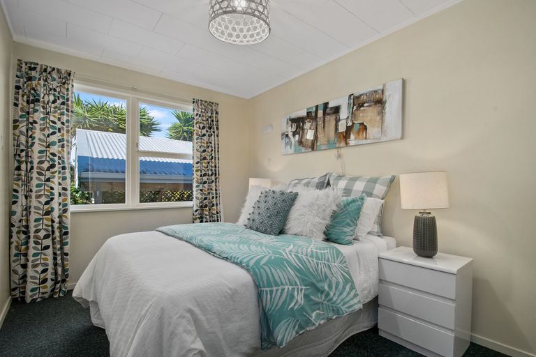 Photo of property in 10 Scotstoun Place, Glen Eden, Auckland, 0602