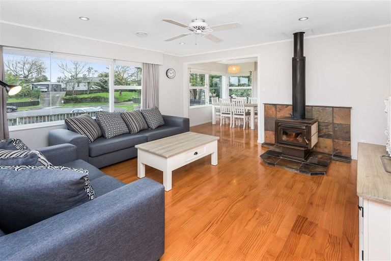 Photo of property in 5 Rainbow Place, Wattle Downs, Auckland, 2103
