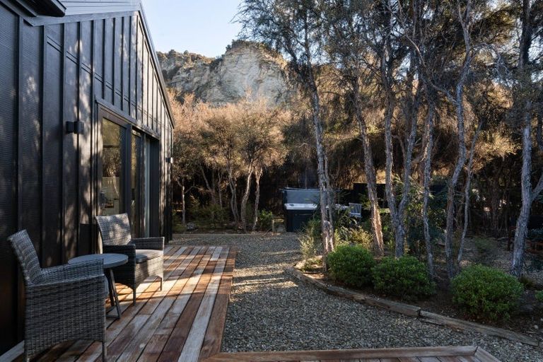 Photo of property in 10a Old Racecourse Road, Albert Town, Wanaka, 9305