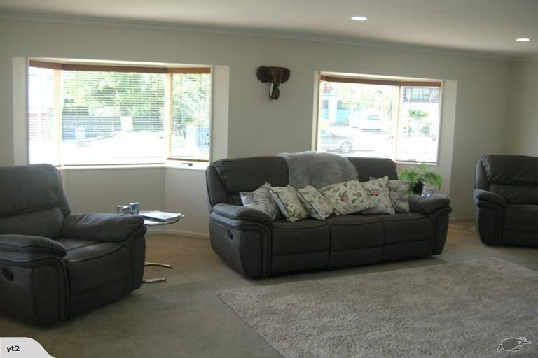 Photo of property in 40 Rushgreen Avenue, Pahurehure, Papakura, 2113