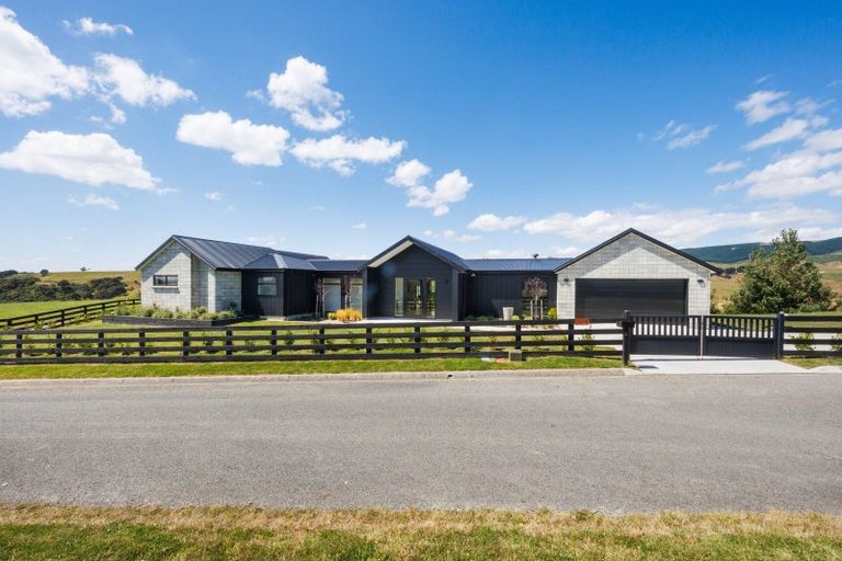 Photo of property in 4 Castlebridge Lane, Aokautere, Palmerston North, 4471