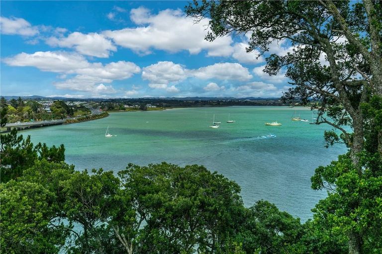 Photo of property in 25 Austin Road, Greenhithe, Auckland, 0632