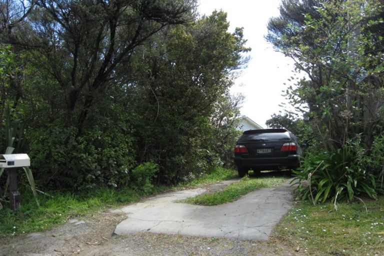 Photo of property in 43 Te Ahuahu Road, Piha, New Lynn, 0772