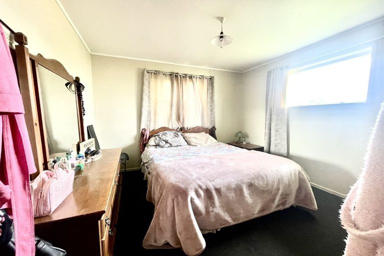 Photo of property in 5/215 Swanson Road, Henderson, Auckland, 0610