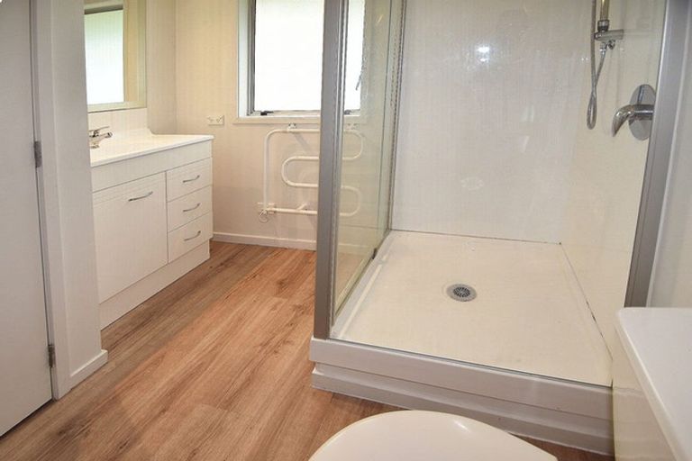 Photo of property in 13 Abel Tasman Avenue, Henderson, Auckland, 0610