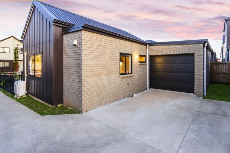 Photo of property in 45 Black Beech Crescent, Takanini, 2110