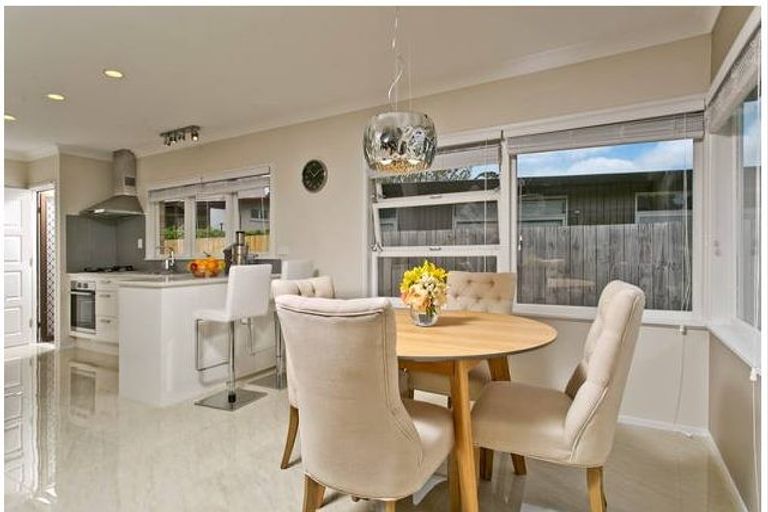 Photo of property in 9 Blakeborough Drive, Forrest Hill, Auckland, 0620