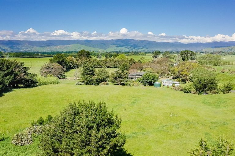 Photo of property in 191 Swamp Road, Te Horo, Otaki, 5581