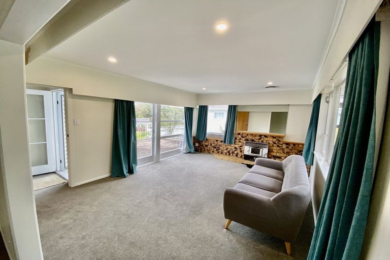 Photo of property in 15 Trinidad Road, Sunnynook, Auckland, 0620