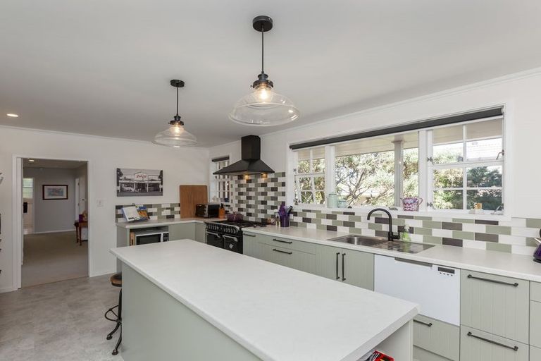 Photo of property in 75 Eatwell Avenue, Paraparaumu Beach, Paraparaumu, 5032