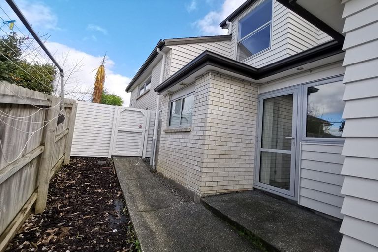 Photo of property in 22 Namsan Close, Fairview Heights, Auckland, 0632