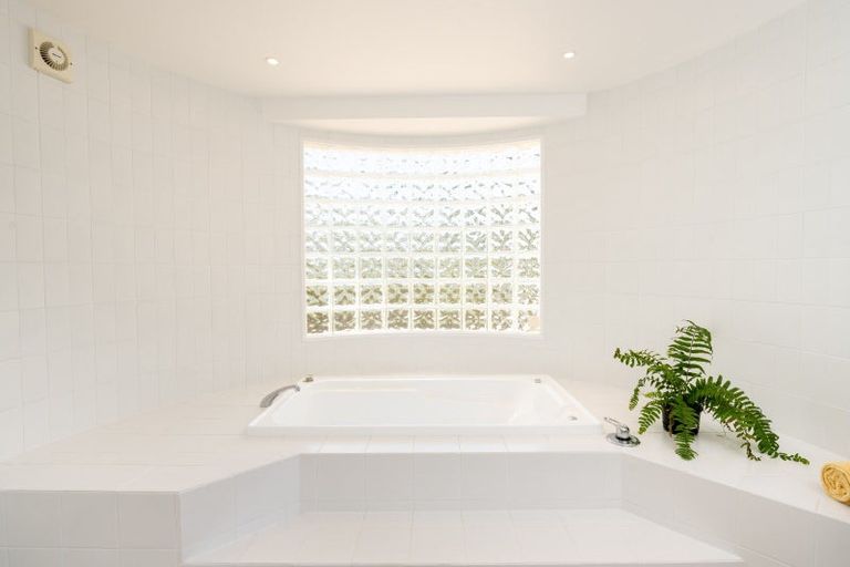 Photo of property in 14 Woodford Heights, Havelock North, 4130