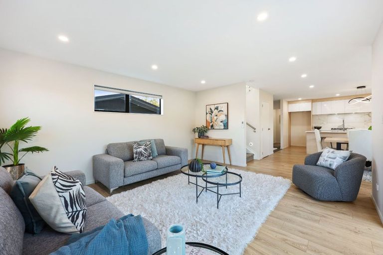 Photo of property in 33a Jillteresa Crescent, Half Moon Bay, Auckland, 2012