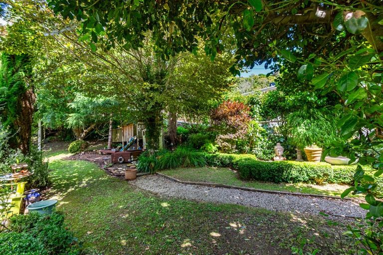 Photo of property in 18 Chester Road, Tawa, Wellington, 5028
