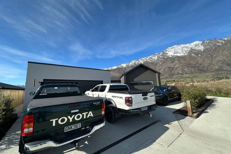 Photo of property in 10 Drysdale Road, Jacks Point, 9371