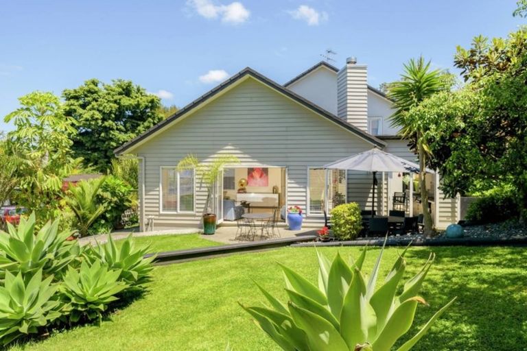 Photo of property in 30c Marine Parade, Mellons Bay, Auckland, 2014