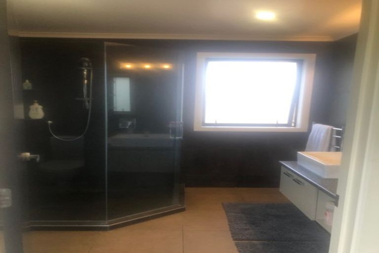 Photo of property in 111 Roberta Crescent, Orewa, 0931