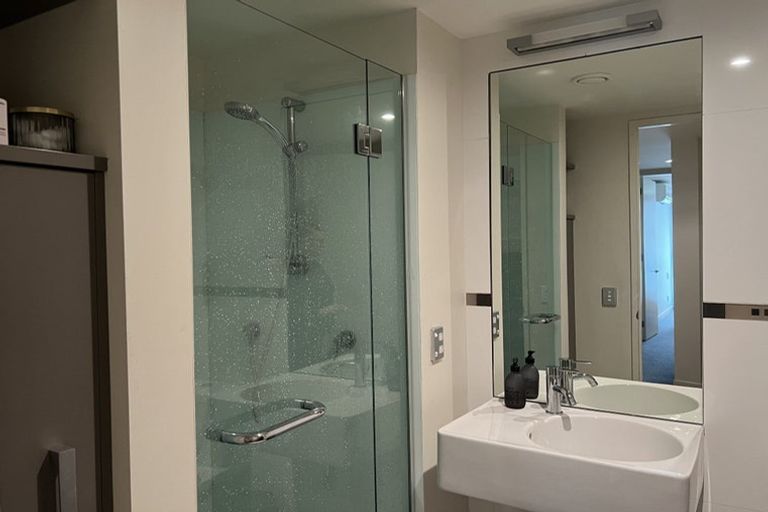 Photo of property in Portal Apartments, 2e/42 Cable Street, Te Aro, Wellington, 6011