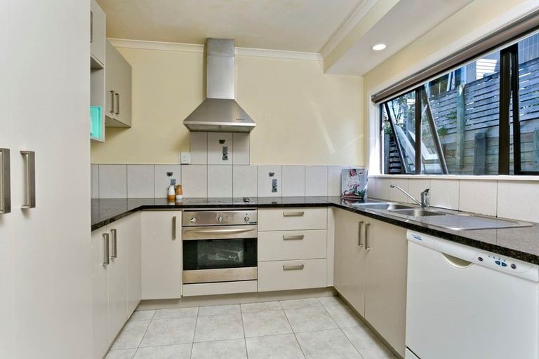 Photo of property in 41 Forrest Hill Road, Milford, Auckland, 0620