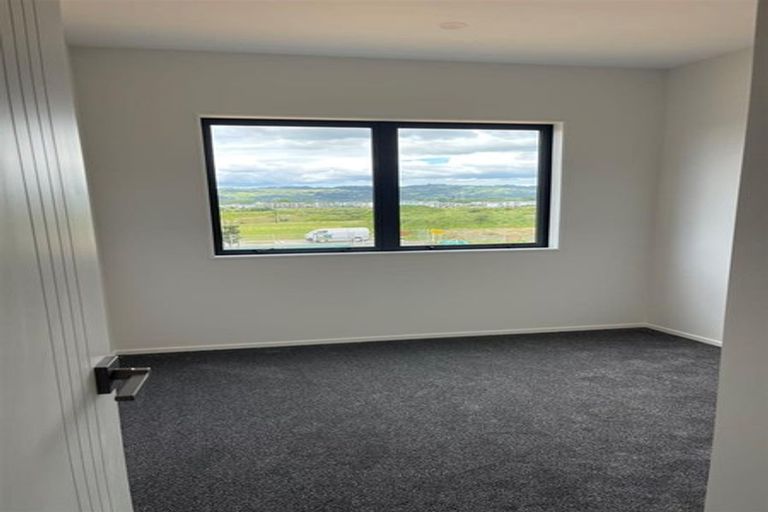 Photo of property in 13 Waimarie Drive, Karaka, 2578