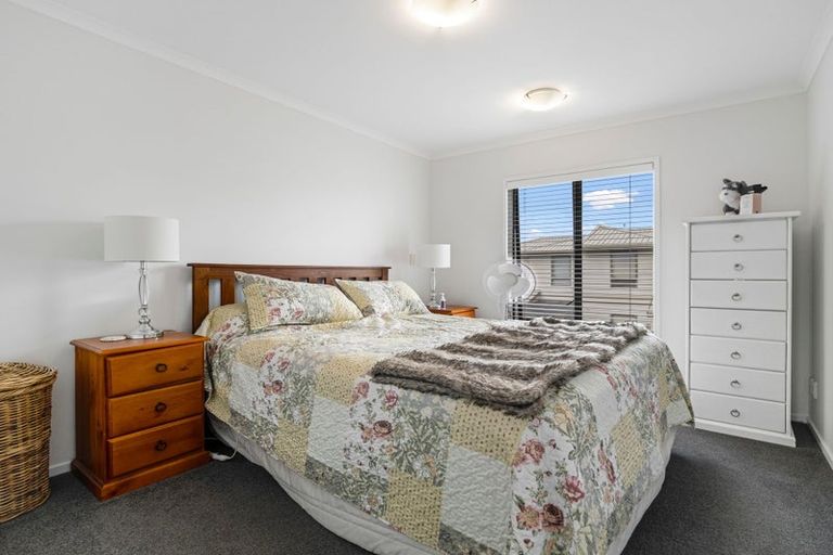 Photo of property in 6 Barnea Circle, Glen Eden, Auckland, 0602