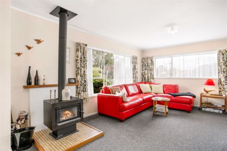 Photo of property in 2/46a Kamara Road, Glen Eden, Auckland, 0602