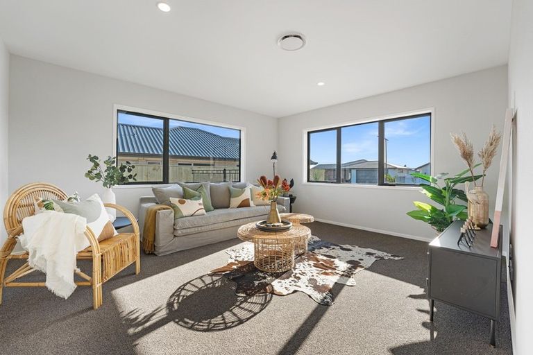 Photo of property in 1 Condor Crescent, Waiwhakaiho, New Plymouth, 4312