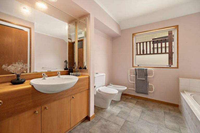 Photo of property in 45 Bay View Road, Kelvin Heights, Queenstown, 9300