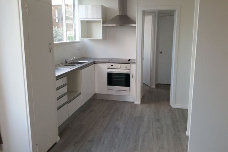 Photo of property in 1/74 Onewa Road, Northcote Point, Auckland, 0627