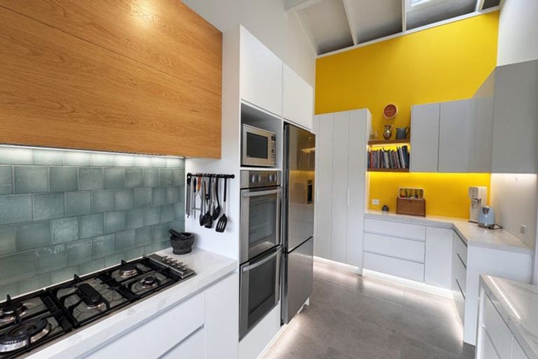 Photo of property in 8 Langstone Place, Chatswood, Auckland, 0626