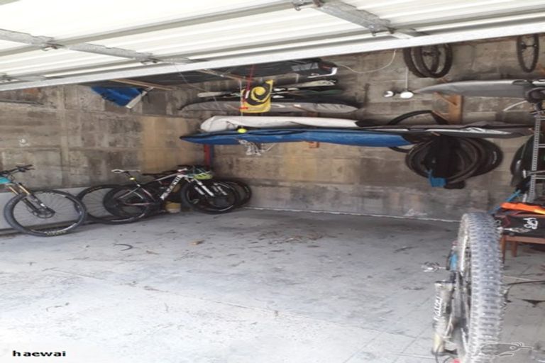 Photo of property in 73 Hungerford Road, Houghton Bay, Wellington, 6023