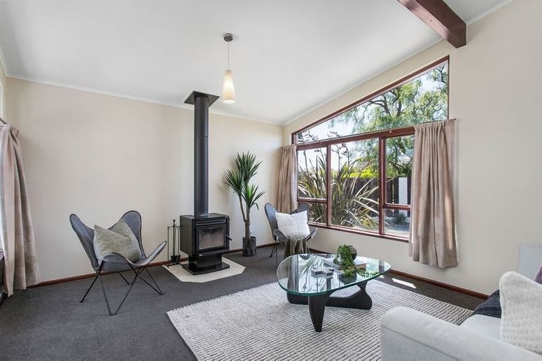 Photo of property in 21 Rosanna Place, Aranui, Christchurch, 8061