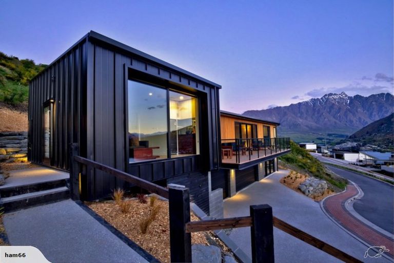 Photo of property in 61 Middleton Road, Queenstown Hill, Queenstown, 9300