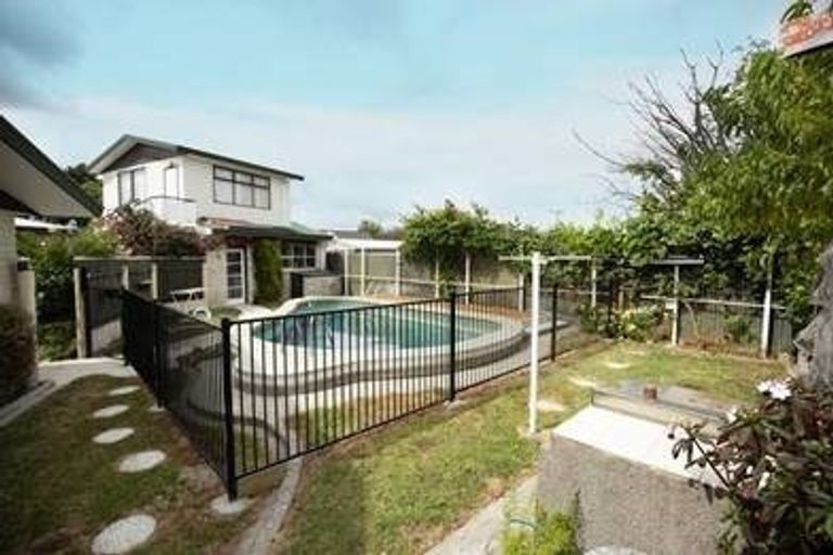 Photo of property in 18 Cecil Place, Cloverlea, Palmerston North, 4412