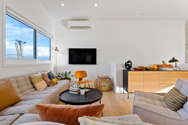 Photo of property in 37a Parr Terrace, Castor Bay, Auckland, 0620