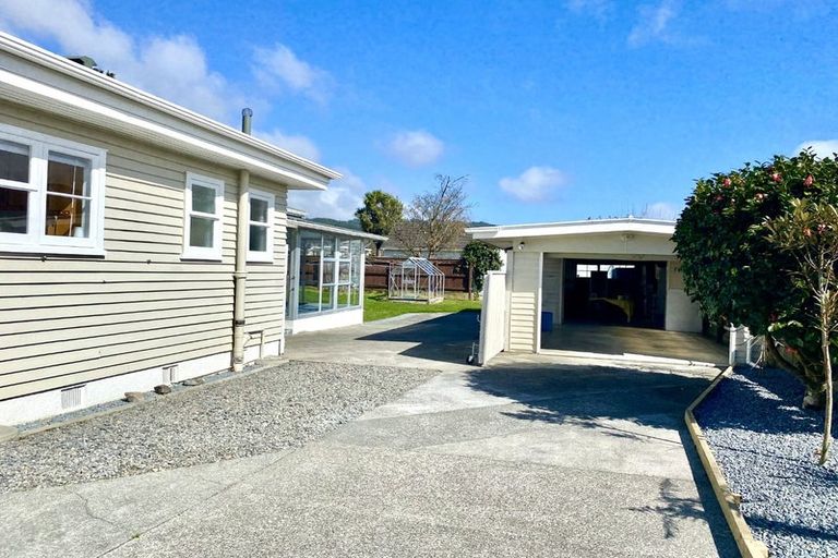 Photo of property in 6 York Avenue, Heretaunga, Upper Hutt, 5018