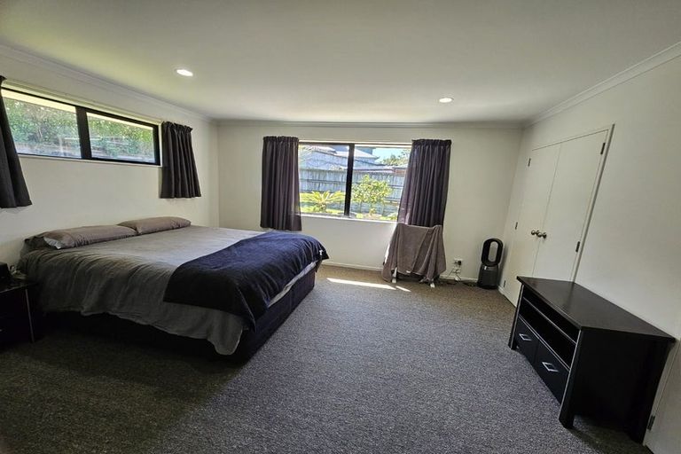 Photo of property in 68 Farnborough Drive, Grandview Heights, Hamilton, 3200