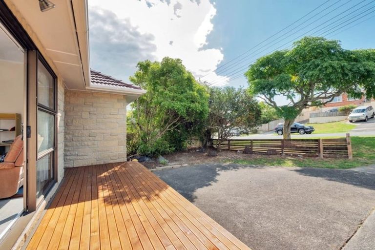 Photo of property in 1/16 Peach Road, Glenfield, Auckland, 0629