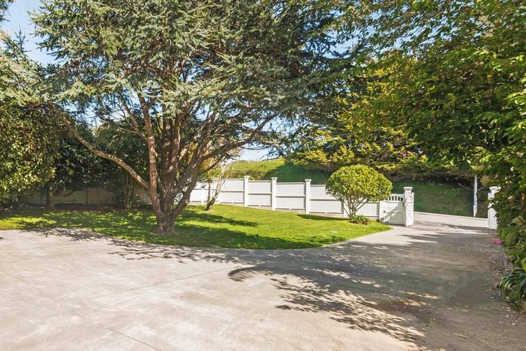 Photo of property in 18 Middleton Road, Johnsonville, Wellington, 6037