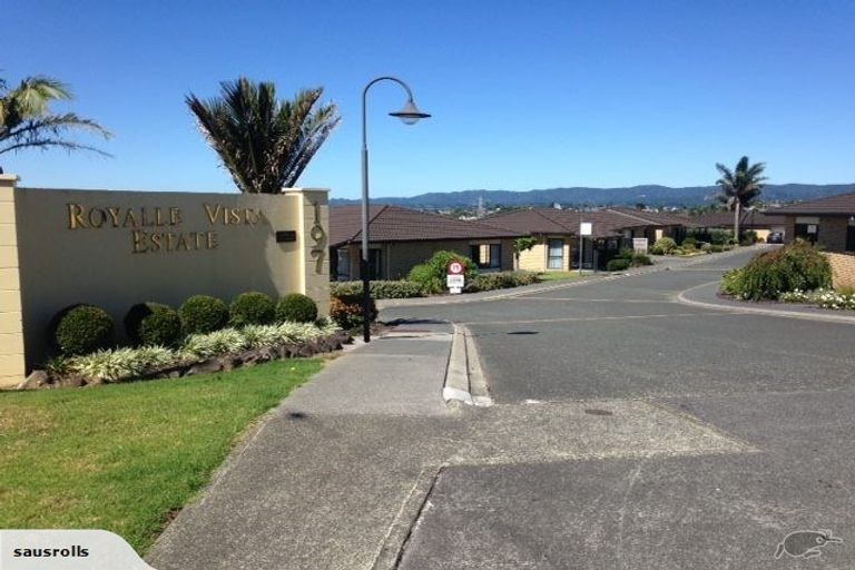 Photo of property in 2/197 Royal Road, Massey, Auckland, 0614